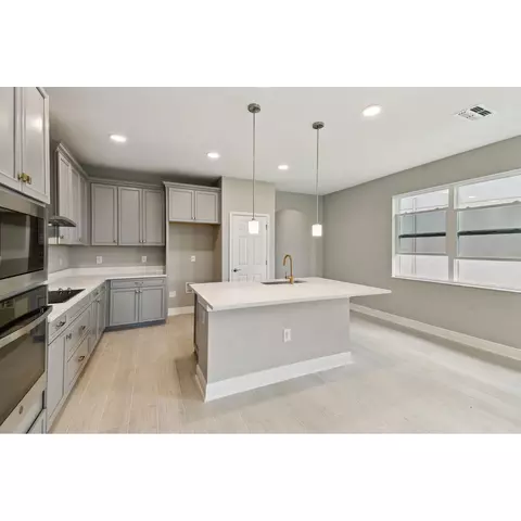 Kitchen - 31229 Denham Ridge Ln, Wesley Chapel, FL 33545 photo 2 of 7