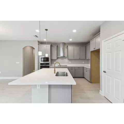 Kitchen - 31229 Denham Ridge Ln, Wesley Chapel, FL 33545 photo 4 of 7
