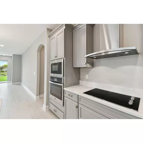 Kitchen - 31229 Denham Ridge Ln, Wesley Chapel, FL 33545 photo 5 of 7