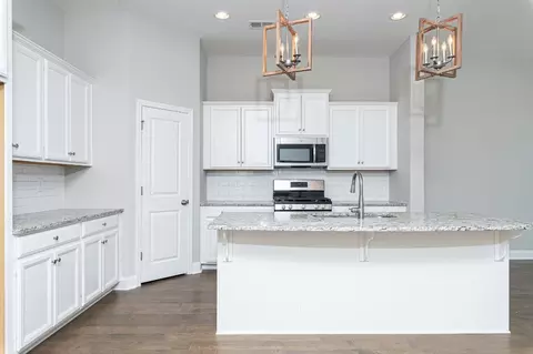 121 Leander Dr, Greer, SC 29651 photo 3