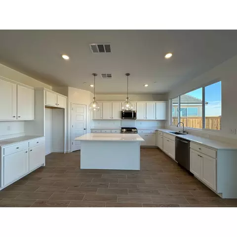 1227 Fruitwood Ave, Clovis, CA 93619 photo 2