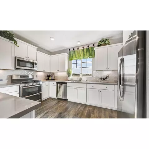 Kitchen - 1462 W Ryan Ave, Fowler, CA 93625 photo 3 of 4