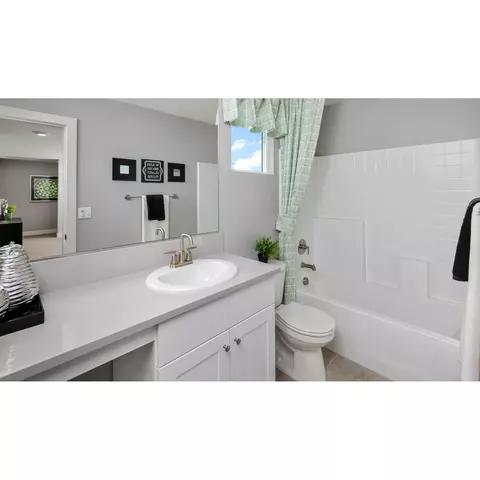 Bath - 1462 W Ryan Ave, Fowler, CA 93625 photo 2 of 4