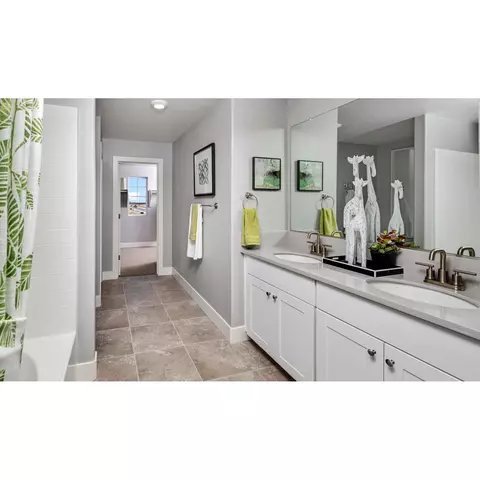 Bath - 1462 W Ryan Ave, Fowler, CA 93625 photo 1 of 4