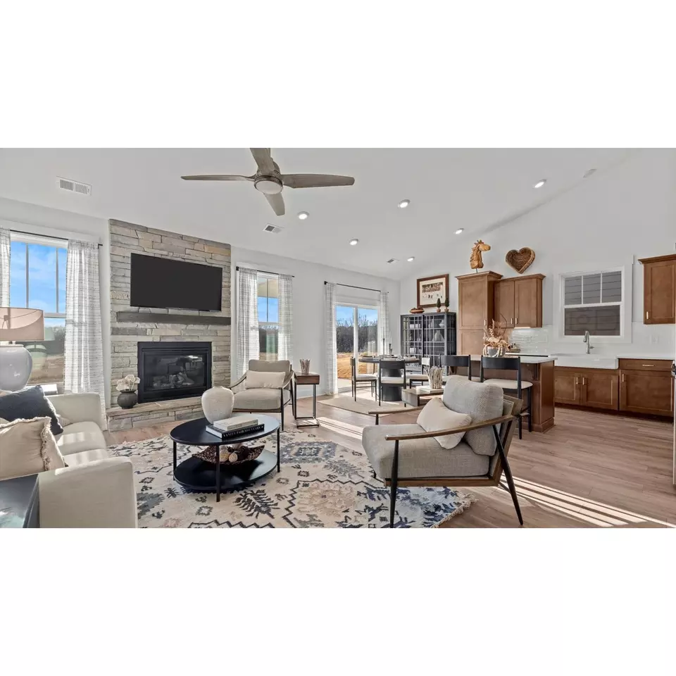 Living - 133 Beaverdam Creek Dr, Anderson, SC 29621 photo 2 of 3