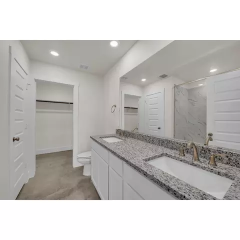Bath - 920 Peppermint Dr, Temple, TX 76501 photo 1 of 3