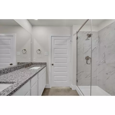 Bath - 920 Peppermint Dr, Temple, TX 76501 photo 2 of 3