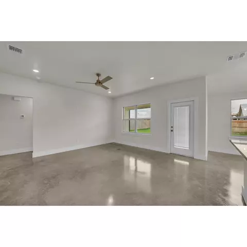 Living - 920 Peppermint Dr, Temple, TX 76501 photo 1 of 1
