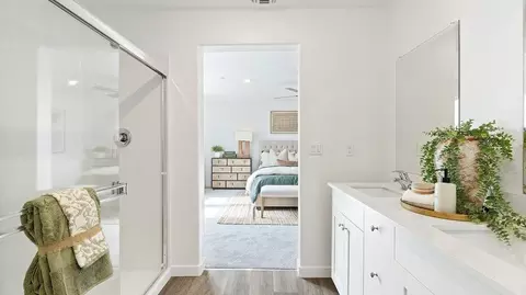 Bath - 1800 Klamath Rd S, Madera, CA 93636 photo 2 of 6