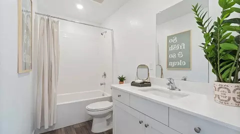 Bath - 1800 Klamath Rd S, Madera, CA 93636 photo 6 of 6