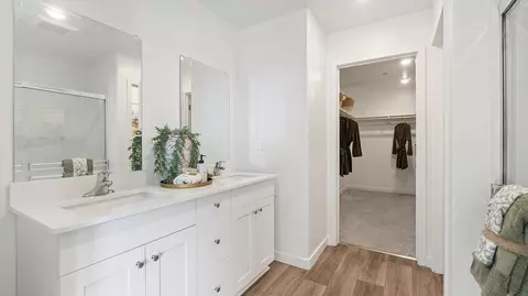 Bath - 1800 Klamath Rd S, Madera, CA 93636 photo 1 of 6