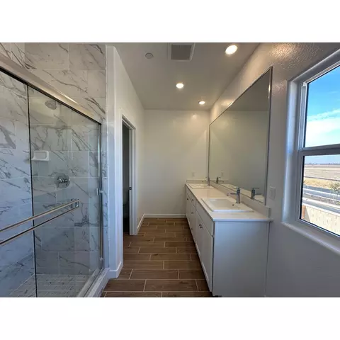 1079 Fruitwood Ave, Clovis, CA 93619 photo 9
