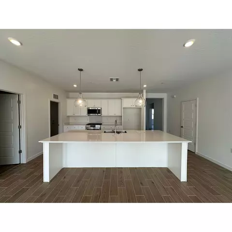 1310 Springtime Ave, Clovis, CA 93619 photo 3