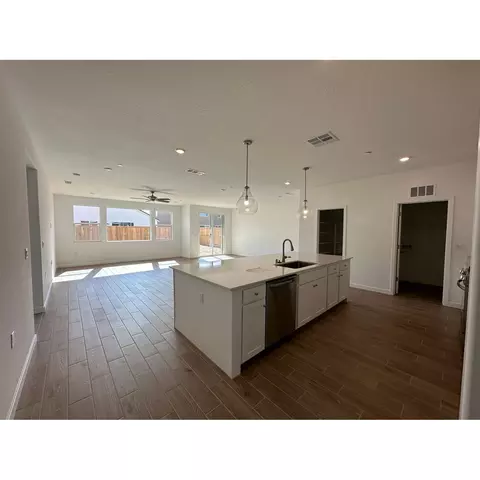 1310 Springtime Ave, Clovis, CA 93619 photo 2