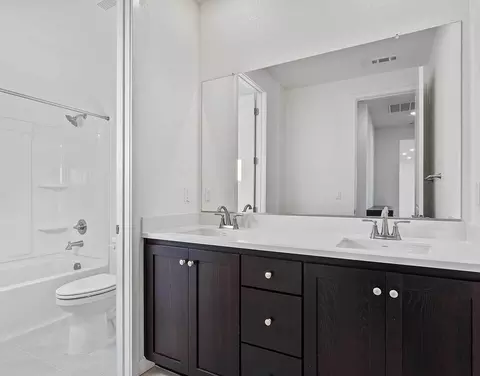 Bath - 8110 Waterfall Ln, Vallejo, CA 94591 photo 4 of 4