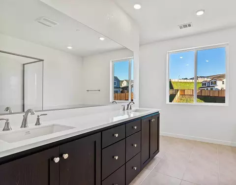 Bath - 8110 Waterfall Ln, Vallejo, CA 94591 photo 2 of 4