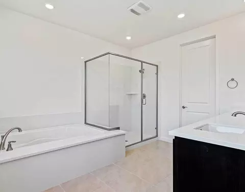 Bath - 8110 Waterfall Ln, Vallejo, CA 94591 photo 3 of 4