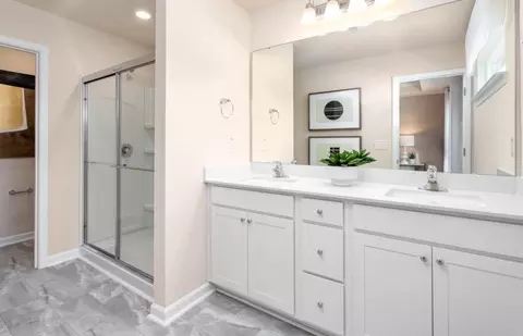 Bath - 868 Falls Grove Trl, High Point, NC 27265 photo 3 of 5