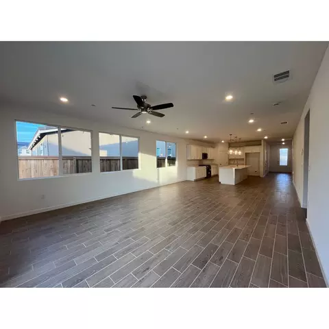 2274 N Elm Ave, Clovis, CA 93619 photo 2