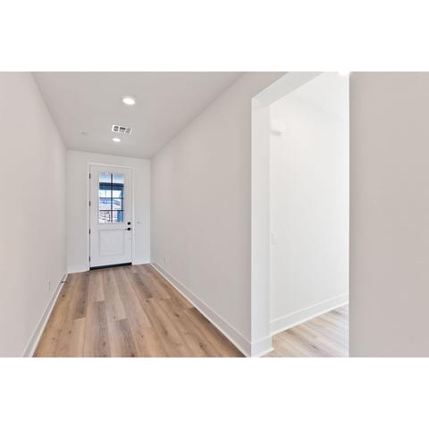 30009 Chestnut Ln, Castaic, CA 91384 photo 3