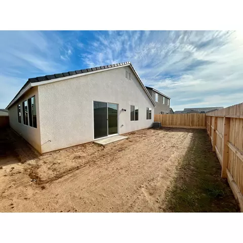 1014 Sawtooth Dr W, Madera, CA 93636 photo 6