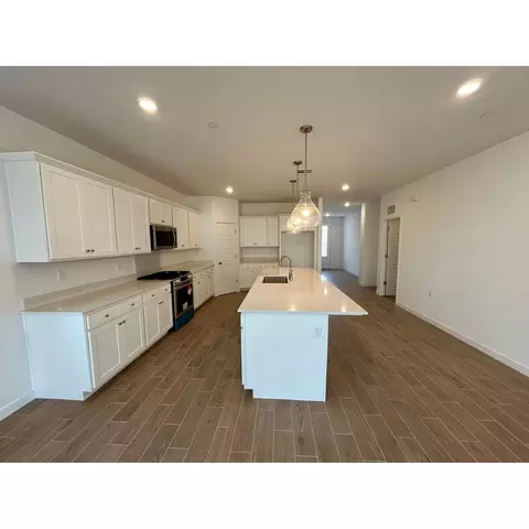1014 Sawtooth Dr W, Madera, CA 93636 photo 2