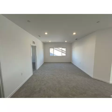 1033 Plum Tree Ave, Clovis, CA 93619 photo 5
