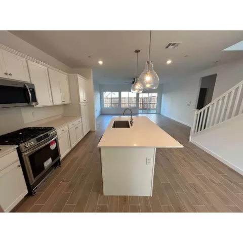 1033 Plum Tree Ave, Clovis, CA 93619 photo 3