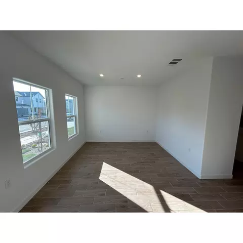1033 Plum Tree Ave, Clovis, CA 93619 photo 2