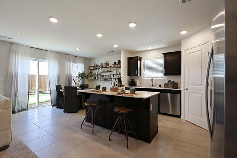2114 N Riverview Ave, Reedley, CA 93654 photo 5