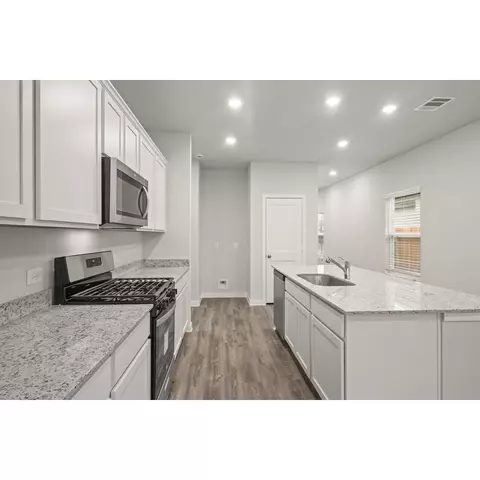 Kitchen - 17314 King Eider Rd, Waller, TX 77484 photo 2 of 2