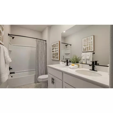 Bath - 1731 Halo Ave, Manteca, CA 95337 photo 3 of 3