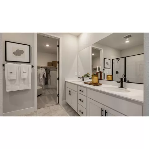 Bath - 1731 Halo Ave, Manteca, CA 95337 photo 2 of 3