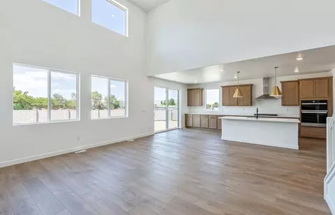 Living - 1002 E 250 South St, Salem, UT 84653 photo 1 of 5