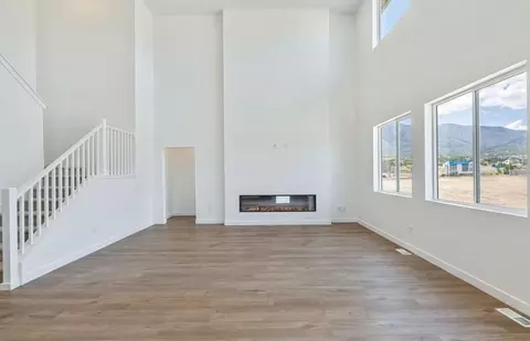 Living - 1002 E 250 South St, Salem, UT 84653 photo 2 of 5