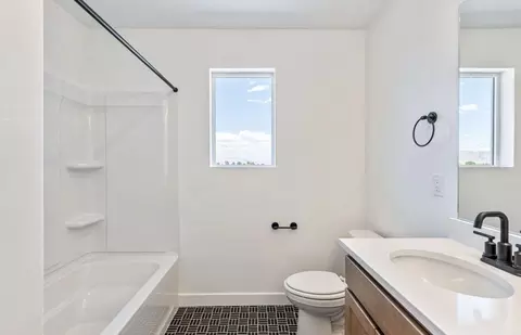 Bath - 1002 E 250 South St, Salem, UT 84653 photo 4 of 4