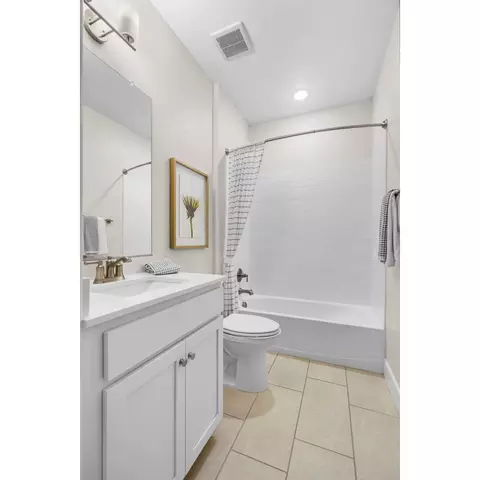 Bath - 440 Buckeye St, Dixon, CA 95620 photo 3 of 3
