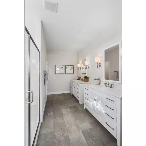 Bath - 440 Buckeye St, Dixon, CA 95620 photo 1 of 3
