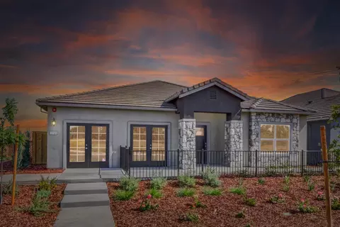 984 Hogan Rd, Galt, CA 95632 photo 1