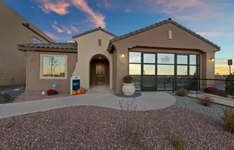 99 Mountaingem Lp, Santa Fe, NM 87508