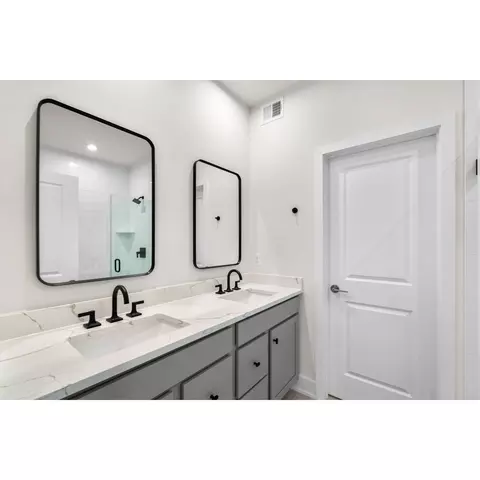 Bath - 42225 Shining Star Sq, Ashburn, VA 20148 photo 3 of 5