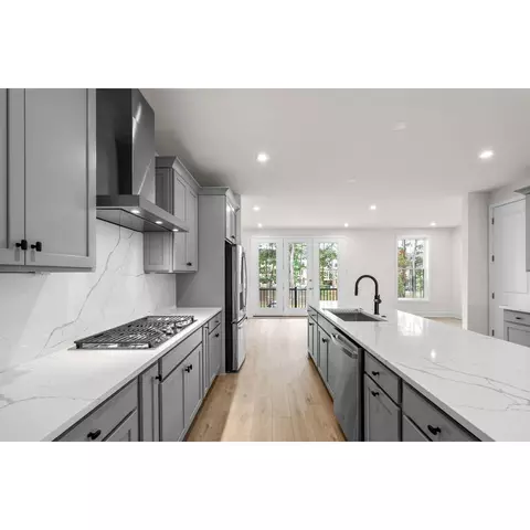 Kitchen - 42225 Shining Star Sq, Ashburn, VA 20148 photo 2 of 6