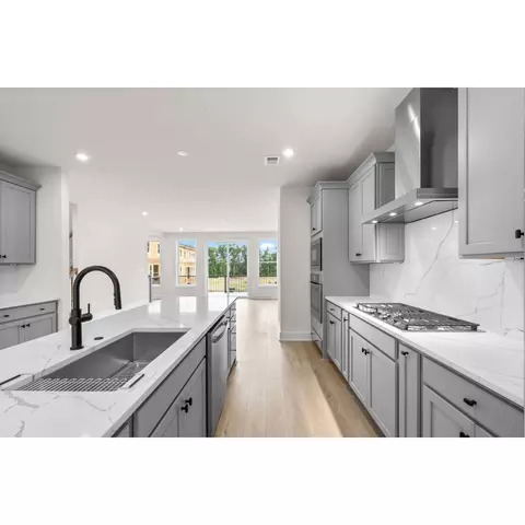 Kitchen - 42225 Shining Star Sq, Ashburn, VA 20148 photo 4 of 6