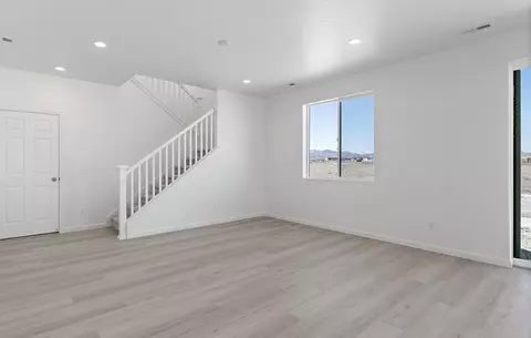 1453 E Wilbur Ln, Eagle Mountain, UT 84005 photo 3