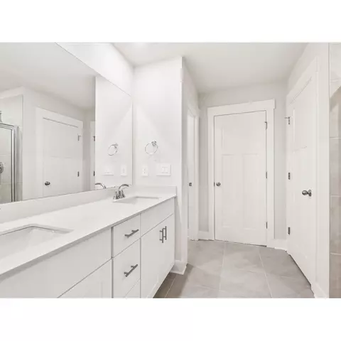 Bath - 801 Treeline Rd, Moore, SC 29369 photo 4 of 4
