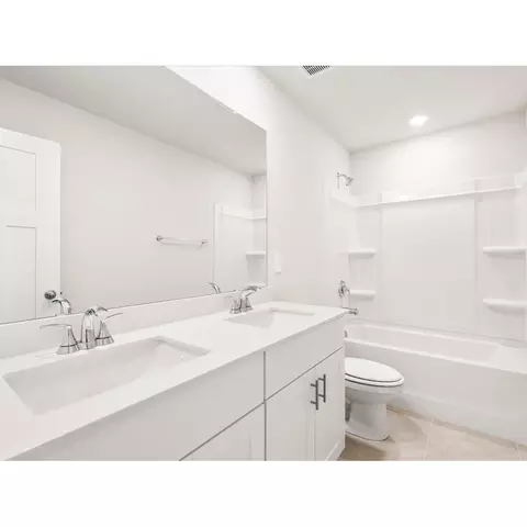 Bath - 801 Treeline Rd, Moore, SC 29369 photo 3 of 4