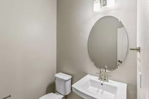 Bath - 21262 E 63rd Dr, Aurora, CO 80019 photo 2 of 5