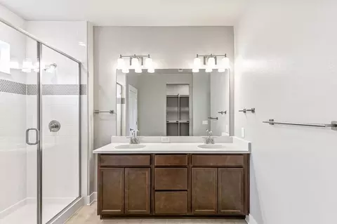 Bath - 21262 E 63rd Dr, Aurora, CO 80019 photo 4 of 5