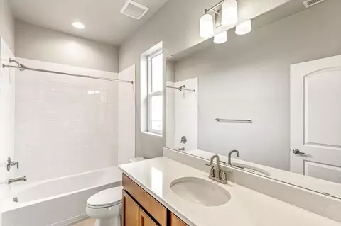 Bath - 21262 E 63rd Dr, Aurora, CO 80019 photo 3 of 5