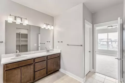 Bath - 21262 E 63rd Dr, Aurora, CO 80019 photo 1 of 5